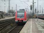 Hier eine S-Bahn der Linie 2 bei der Ausfahrt aus dem Dortmunder Hbf am 20.02 in Richtung Essen Hbf.