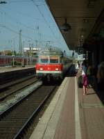 Hier ein Karlsruher Steuerwagen als RE1 nach Hamm(Westf) am 14.07.2010 bei der Einfahrt in Dortmund Hbf mit nur 6 Minuten Versptung.