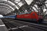 Nun hat 101 108-9 den EC176 von Praha hl.n. nach Hamburg-Altona im Dresdener Hauptbahnhof übernommen und wird diesen bis in die Hansestadt führen. (27.5.2017)