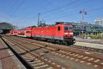 143 909 fährt am 30.9.2017 mit der S2 von Dresden Flughafen nach Pirna aus dem Dresdener Hauptbahnhof aus.