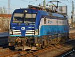 Die Elektrolokomotive 193 296  Maxl  Anfang April 2018 auf dem Hauptbahnhof in Dresden.