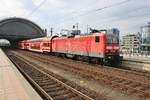 143 973 verlässt am 11.05.2018 mit der S2 von Dresden Flughafen nach Pirna den Dresdener Hauptbahnhof.