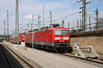 DB 143 883 steht in Dresden Hbf abgestellt. Dahinter versteckt sich 112 166 und 143 821-7. (11.05.2023)