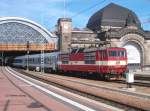 371 003 und MAV-Wagen als EC 171 Berlin-Budapest bei Ausfahrt aus Dresden-Hbf.