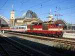 371 004-3 der CD setzte sich vor einen EC im Dresdner Hauptbahnhof.12.10.08