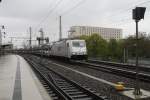 185 562-6 von ITL durchfhrt am 13.4.2011 mit einem Autozugvon Tschechien den Dresdener HBF.