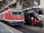 Am 29.10.05 begegnet dem RE38508  LausitzExpress  Dresden - Cottbus vor der Abfahrt in Dresden-Neustadt die Lbauer 52 8080 bei ihre Jahresendrundfahrten.