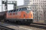 BEG 221 135 fhrt am 07.03.2012 mit einen kurzen Gterzug am Haken durch den Dresdener Hauptbahnhof.