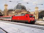 DB 101 124 auf dem Hauptbahnhof Dresden am 6.12.2012.