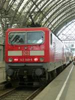 143 849-8 steht hier mit dem RE Dresden-Cottbus im Dresdner Hbf am 09.08.2013.
