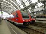 612 082 und 612 629 stehen hier am 09.08.2013 in der Halle des Dresdner Hbf.