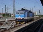 Auch Knödelpresse 371 001  Lucka  hat jetzt die neue blaue Farbgebung; Dresden Hbf.