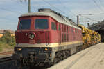 232 550-4 vor einem Bauzug in Dresden Neustadt.