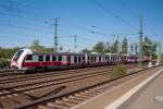 221 135 der Bocholter Eisenbahnen fhrt mit einem Personenwagen und Triebzug 861 006 der ZSSK zur InnoTrans nach Berlin.
