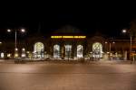 Der Vorplatz des Bahnhofs Dresden-Neustadt zu spter Stunde.