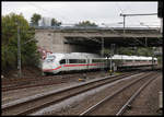 Ein ICE Velaro fährt hier am 7.10.2019 um 13.38 Uhr in Düsseldorf Flughafen in Richtung Duisburg durch.