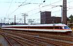 Im Rahmen einer Sonderfahrt erreicht eine 403-Garnitur im Jahre 1981 den Düsseldorfer Hauptbahnhof. 