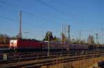 Gerade verlässt die 143 366-6 mit ihrem X-Wagenzug Düsseldorf Rath in Richtung Essen Hbf als S6 in Richtung Ratingen.