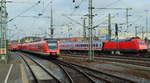 Drei DB-Züge fahren am 24.12.2016 gleichzeitig in den Düsseldorfer Hauptbahnhof ein: Rechts eine 101 mit einem IC, in der Mitte ein 422 mit der S 1 nach Solingen Hauptbahnhof und links im