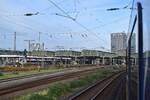 Blick aus den n-Wagen auf die noch unversehrte DUisburger Bahnhofshalle. Auf der anderen Seite des Zuges wurde der Bahnsteig 12&13 bereits dem Erdboden gleich gemacht.

Duisburg 26.11.2022