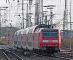 146 027-8 mit dem RE10130 nach Aachen bei der Ausfahrt in Duisburg Hbf 10.4.10