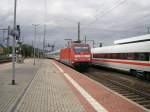 IC nach Stralsund und rechts der ausfahrende ICE nach Frankfurt(M).