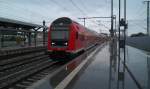 Eine Doppelstockgarnitur mit einer BR 143 am Zugschluss fhrt am 07.06.2012 als RB nach Eisenach in Erfurt Hbf ein. 