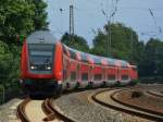 Am 17.07.2012 vor dem Bahnhof Eschweiler, der Rhein Sieg Express RE9 wird von 111 014-7 auf der KBS 480 von Siegen nach Aachen geschoben.