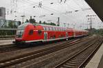 RE1 (RE10120)  Nordrhein-Westfalen-Express  von Hamm (Westf) Hauptbahnhof nach Aachen Hauptbahnhof erreicht am 2.7.2017 den Essener Hauptbahnhof.