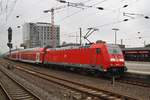 146 271 schiebt am 2.7.2017 den RE1 (RE10120)  Nordrhein-Westfalen-Express  von Hamm (Westf) Hauptbahnhof nach Aachen Hauptbahnhof in den Essener Hauptbahnhof.