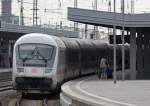 Nachschuss auf den IC2311 nach Stuttgart im Essener Hbf 10.4.10