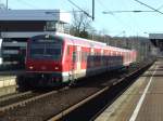 Eine S3 nach Oberhausen Hbf ist soeben fr einen kurzen Halt in Essen-Steele Ost eingefahren. (08.02.2008)