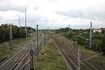 Blick vom Turmbahnhof in Falkenberg (Elster) auf die Strecken nach Węgliniec & Dresden, am 10.10.2023.