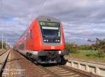 Ein RE4-Zug Rathenow-Falkenberg/E. hlt im Bf Oehna. 16.10.05