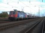 SBB-Cargo Re 421 375 stand am Nachmittag vom 13.Oktober 2010 noch abgebgelt in Mukran,erst am Abend ging es los Richtung Lgerdorf.