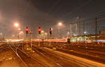 Reger Betrieb im Gleisvorfeld des Frankfurter Hbf am späten Abend des 24.11.2016. 
