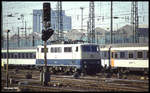 111098 solo im Gleisvorfeld des HBF Frankfurt am Main am 14.9.1991.