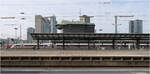 Von außen gesehen - 

... der Frankfurter Hauptbahnhof mit Stellwerk und Hochhäuser im Hintergrund.

21.03.2024 (M)