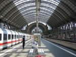 Die Erneuerung der Halle von Frankfurt am Main Hbf ist schon weit fortgeschritten.