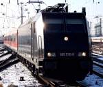 Einfahrt in den Frankfurter Hbf: 185 570-9 am 5.1.10.