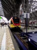 Ein BR 427 von der HLB in Frankfurt am Main Hbf am 10.07.11