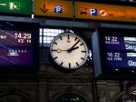 Bahnhofsuhr am 17.08.13 in Frankfurt am Main Hbf 