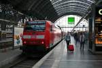 146 120-1 mit der RB 15671 nach Frankfurt (Main) Stadion am Abend des 20.06.14 in Frankfurt (Main) Hbf.