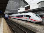 DB Fernverkehr ICE 3 (Siemens Velaro D) und ein Vlexx Lint 81 am 23.12.14 in Frankfurt am Main Hbf