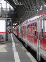 DB Regio N-Wagen Zug als RB55 in Frankfurt am Main Hbf am 21.11.15.