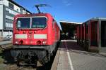 143 050-3 mit der RB 26937 am 19.10.12 bei der Zugbergabe in Freiburg (Breisgau) Hbf.