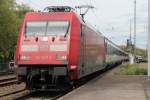 101 027-1 am 09.05.2013 bei der Einfahrt mit dem EC 9 in Freiburg (Brsg) Hbf.