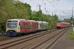 Parallel Einfahrt von BSB 017 (650 044-1)  Riegler Bier  und einer Schwester einheit und der 146 113-6  Baden-Wrttemberg erfahren  mit einem RE nach Basel Bad Bf in Freiburg Hbf.