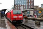 146 233-2  Donaueschingen  am 10.11.2013 zusammen mit 146 235-7 als Stw.-Ersatz und dem RE 26510 (Basel Bad Bf - Offenburg) beim Zwischenhalt in Freiburg (Brsg) Hbf.