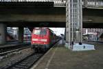 111 048-5 mit der RB 26566 aus Neuenburg (Baden) am Nachmittag des 14.12.13 bei der Einfahrt in den Zielbahnhof Freiburg (Breisgau) Hbf.